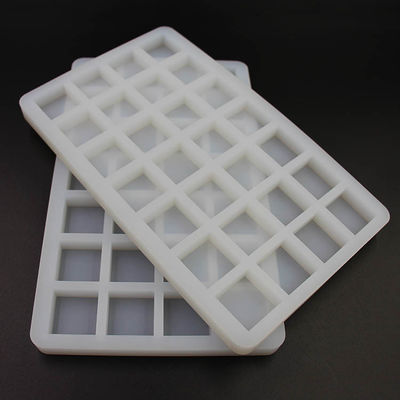 Przezroczysta czekoladowa silikonowa forma na cukierki 28 wnęk 26x16x1,5 cm