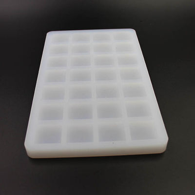 Przezroczysta czekoladowa silikonowa forma na cukierki 28 wnęk 26x16x1,5 cm