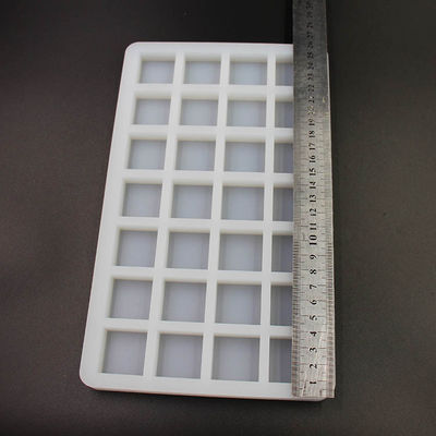 Przezroczysta czekoladowa silikonowa forma na cukierki 28 wnęk 26x16x1,5 cm