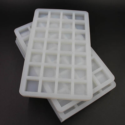 Przezroczysta czekoladowa silikonowa forma na cukierki 28 wnęk 26x16x1,5 cm