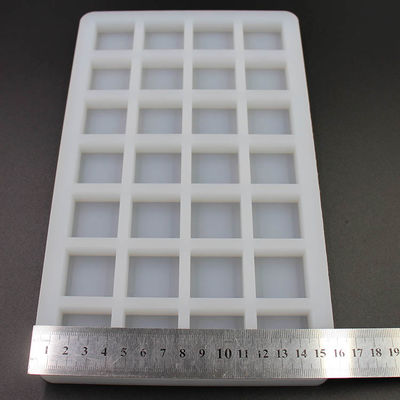 Przezroczysta czekoladowa silikonowa forma na cukierki 28 wnęk 26x16x1,5 cm